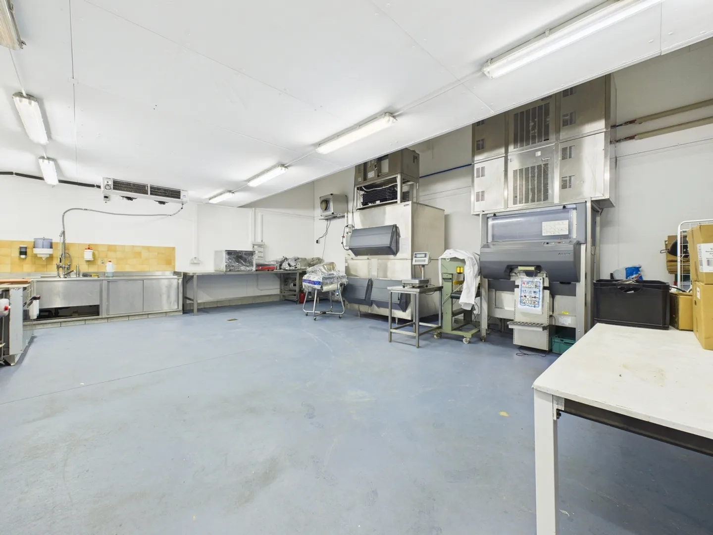 Halle, Mietwohnung & Unternehmen - Komplettpaket - Foto 3 di 6