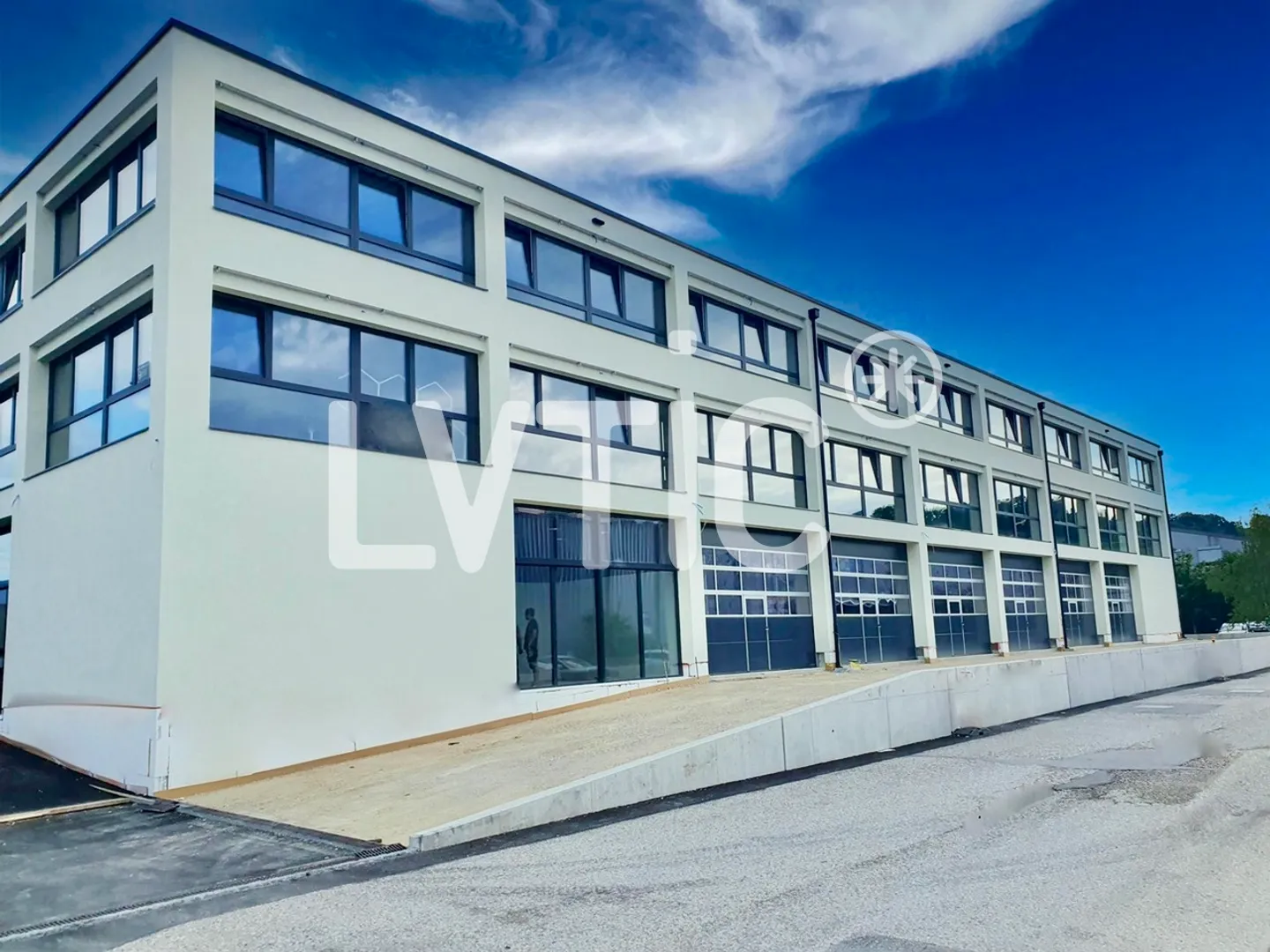 Atelier, entrepôt, bureaux de 183 m2 à louer à Yverdon - Photo 1 sur 5