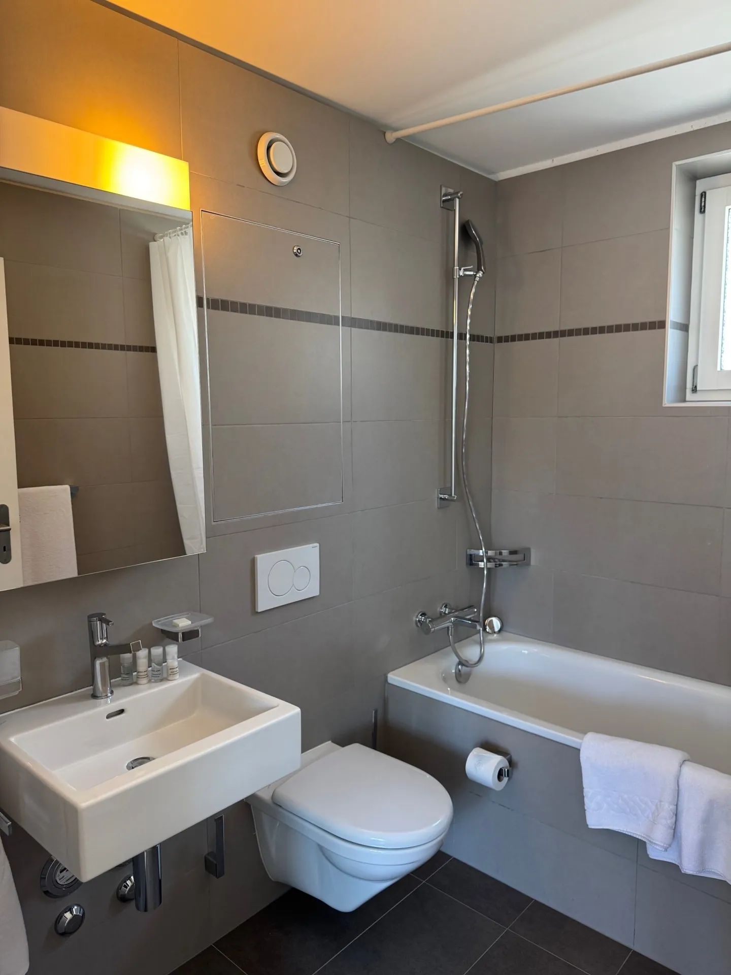 Charming Apartment in Lausanne - Photo 8 of 11