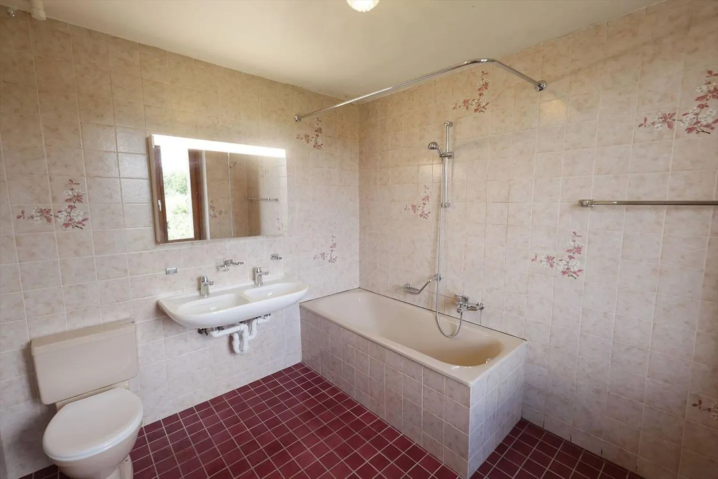 Villa indipendente di 8 stanze a Cressier FR - Foto 8 di 13