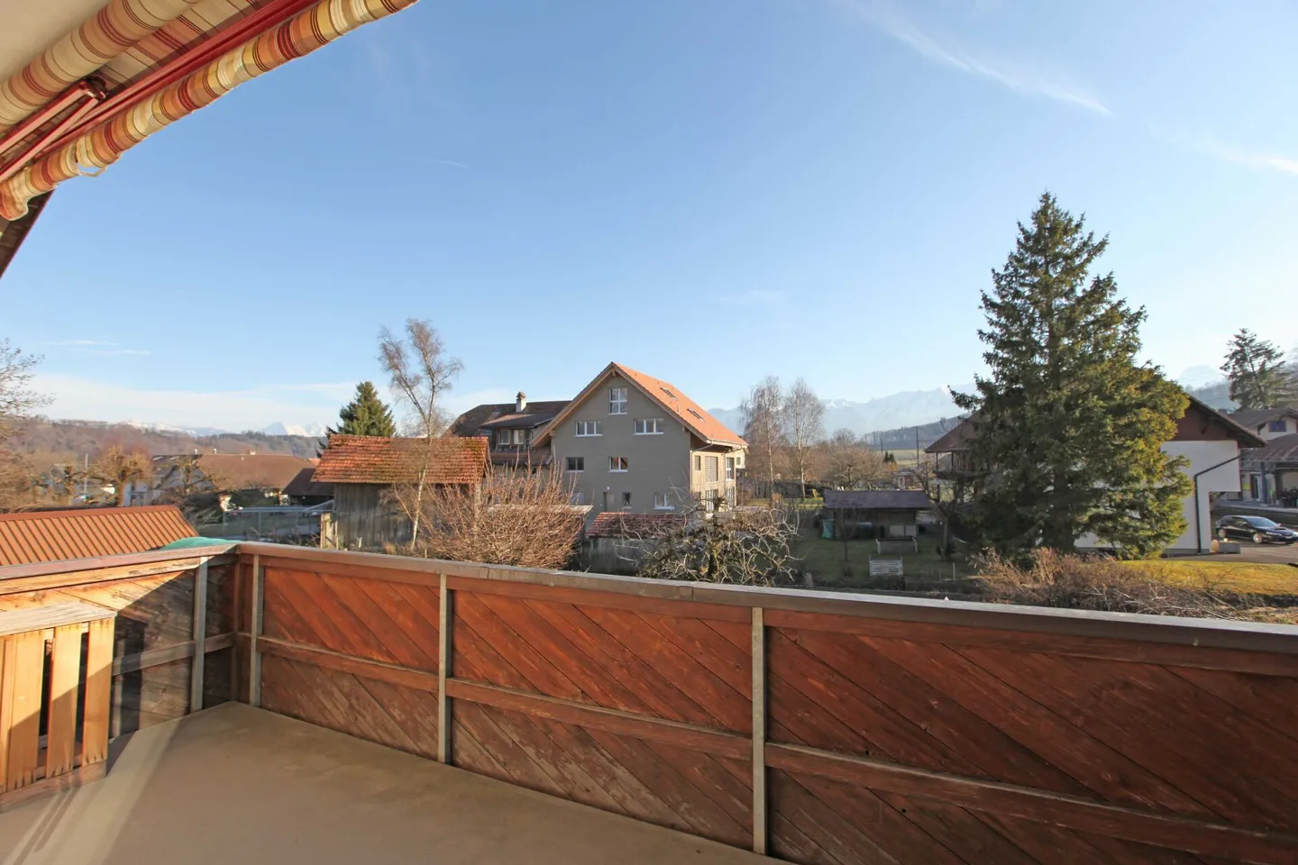 Appartamento luminoso e spazioso di 3,5 stanze con due balconi - Foto 8 di 10