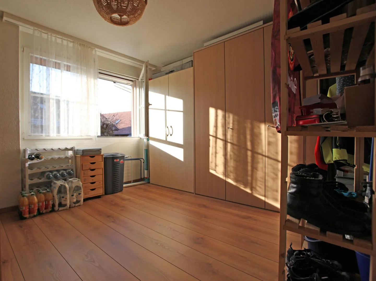 Appartamento luminoso e spazioso di 3,5 stanze con due balconi - Foto 6 di 10