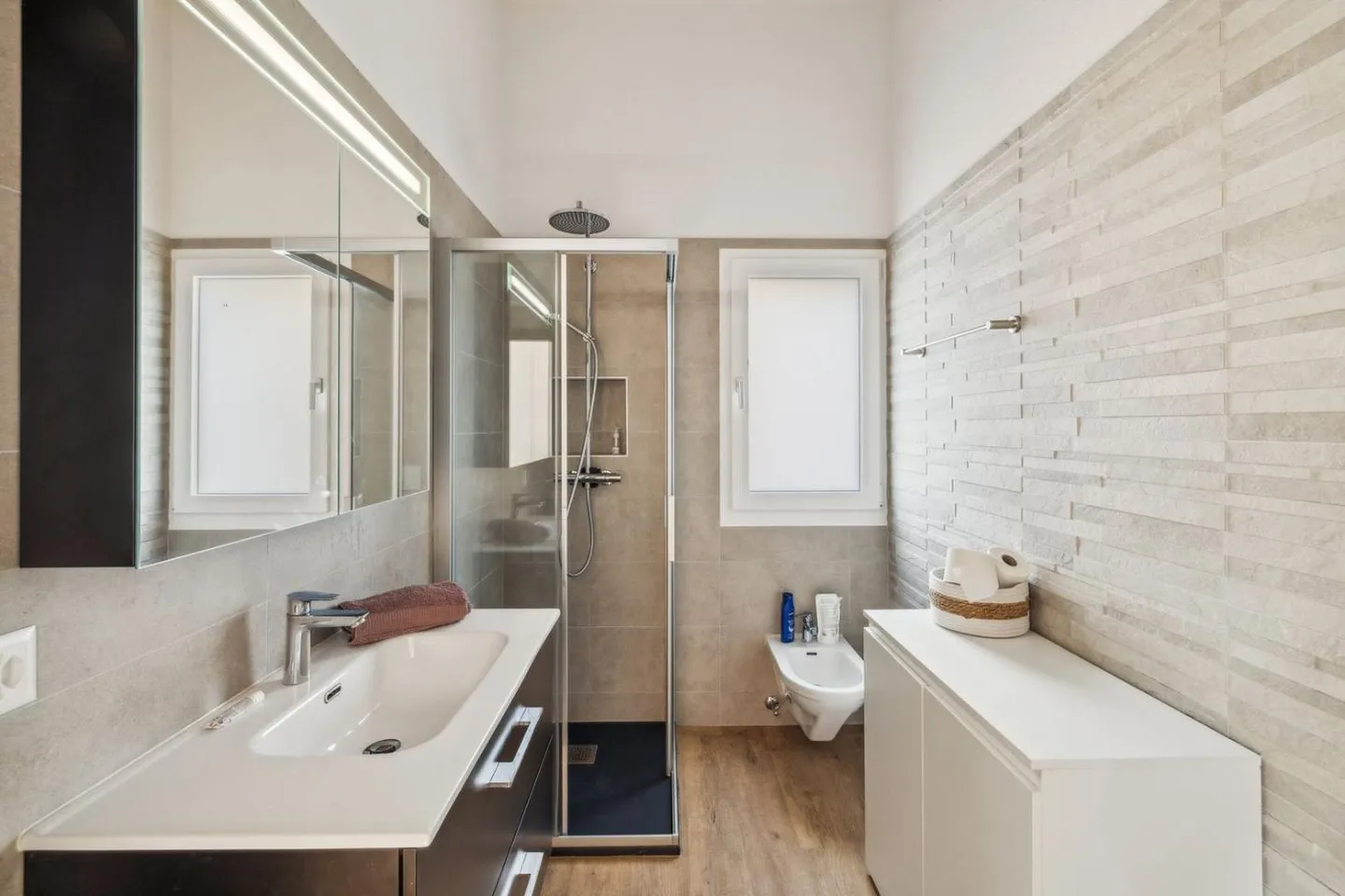 Unique! Villa with high standard and independent apartment with idyllic view - Photo 7 of 12