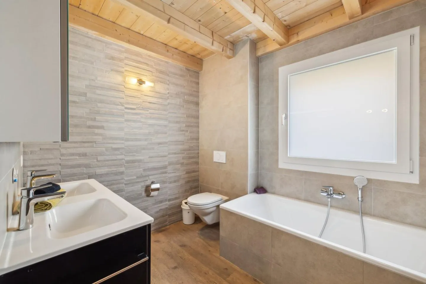 Unique! Villa with high standard and independent apartment with idyllic view - Photo 10 of 12