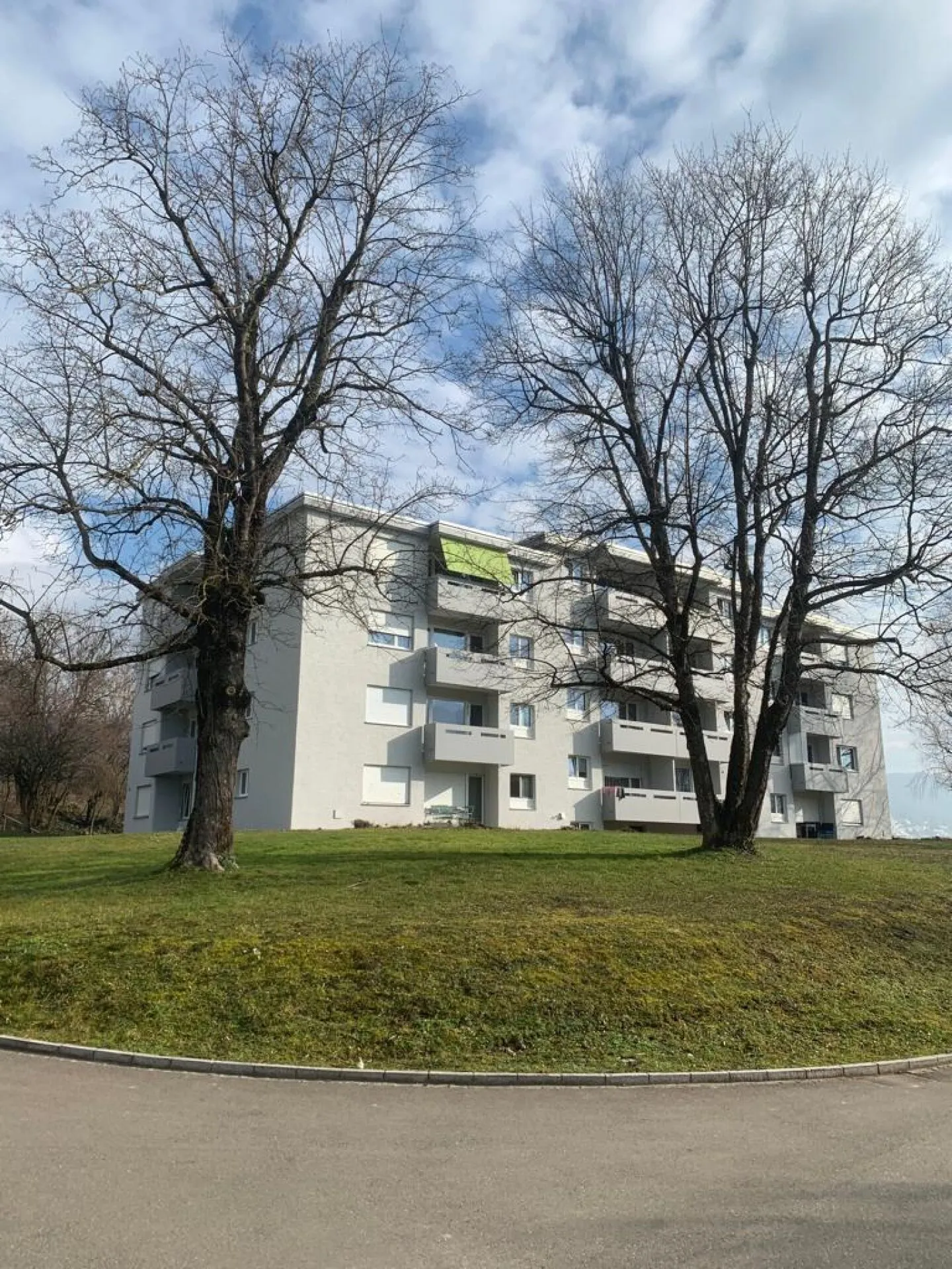 Appartement 4 pièces dans un emplacement calme - Photo 1 sur 9