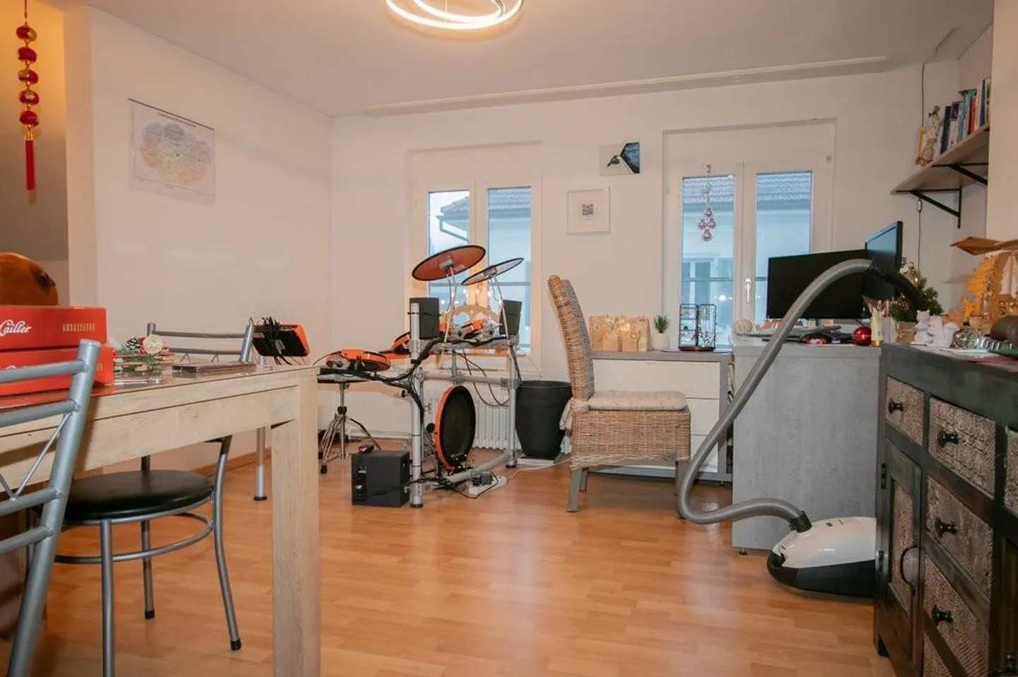 Appartement moderne de 3,5 pièces à louer dans un emplacement central - Photo 3 sur 7