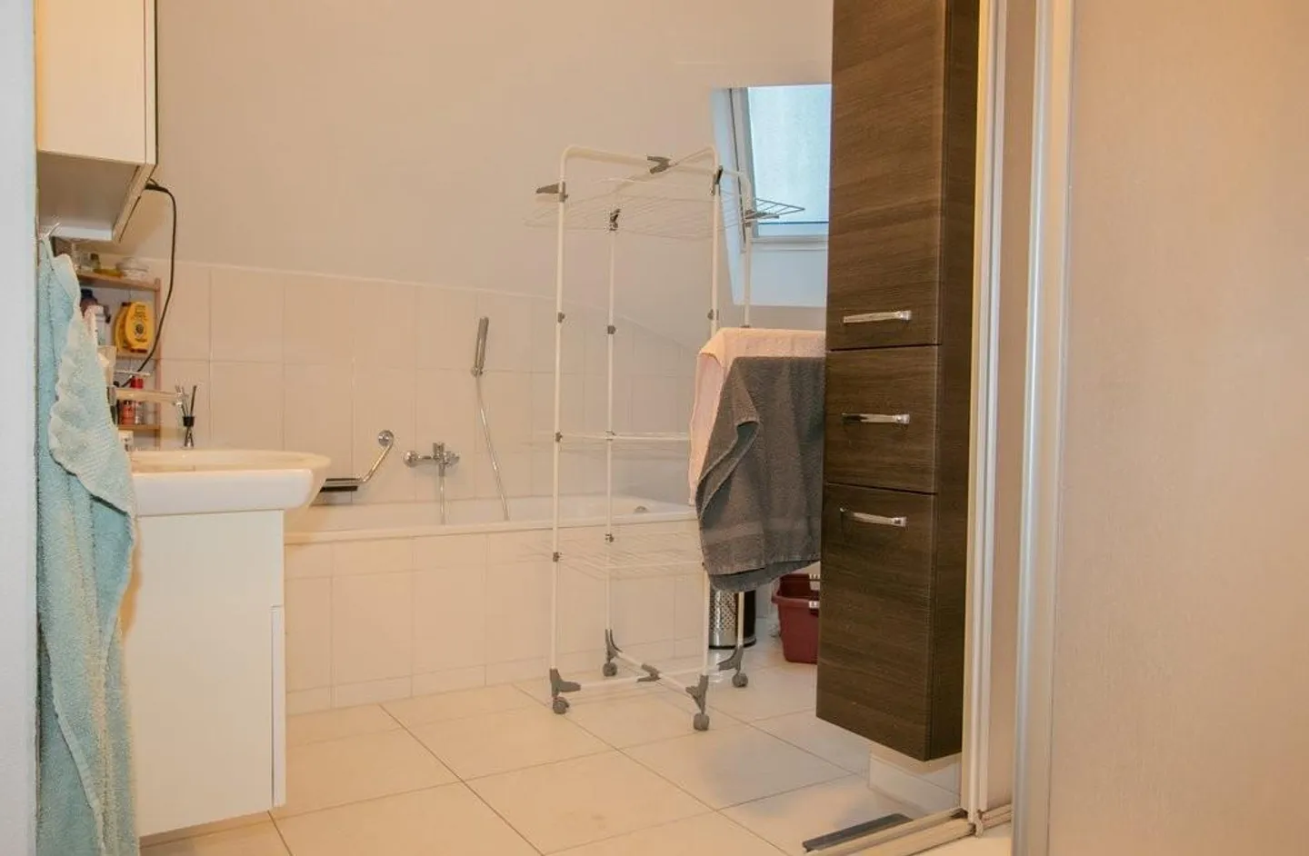 Appartement moderne de 3,5 pièces à louer dans un emplacement central - Photo 4 sur 7