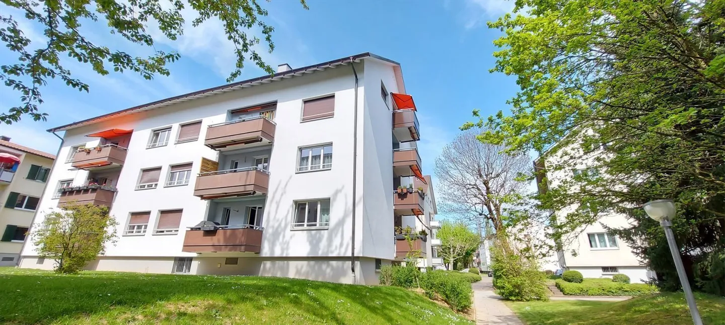 Luminoso appartamento di 3 stanze in un quartiere tranquillo - Foto 1 di 12