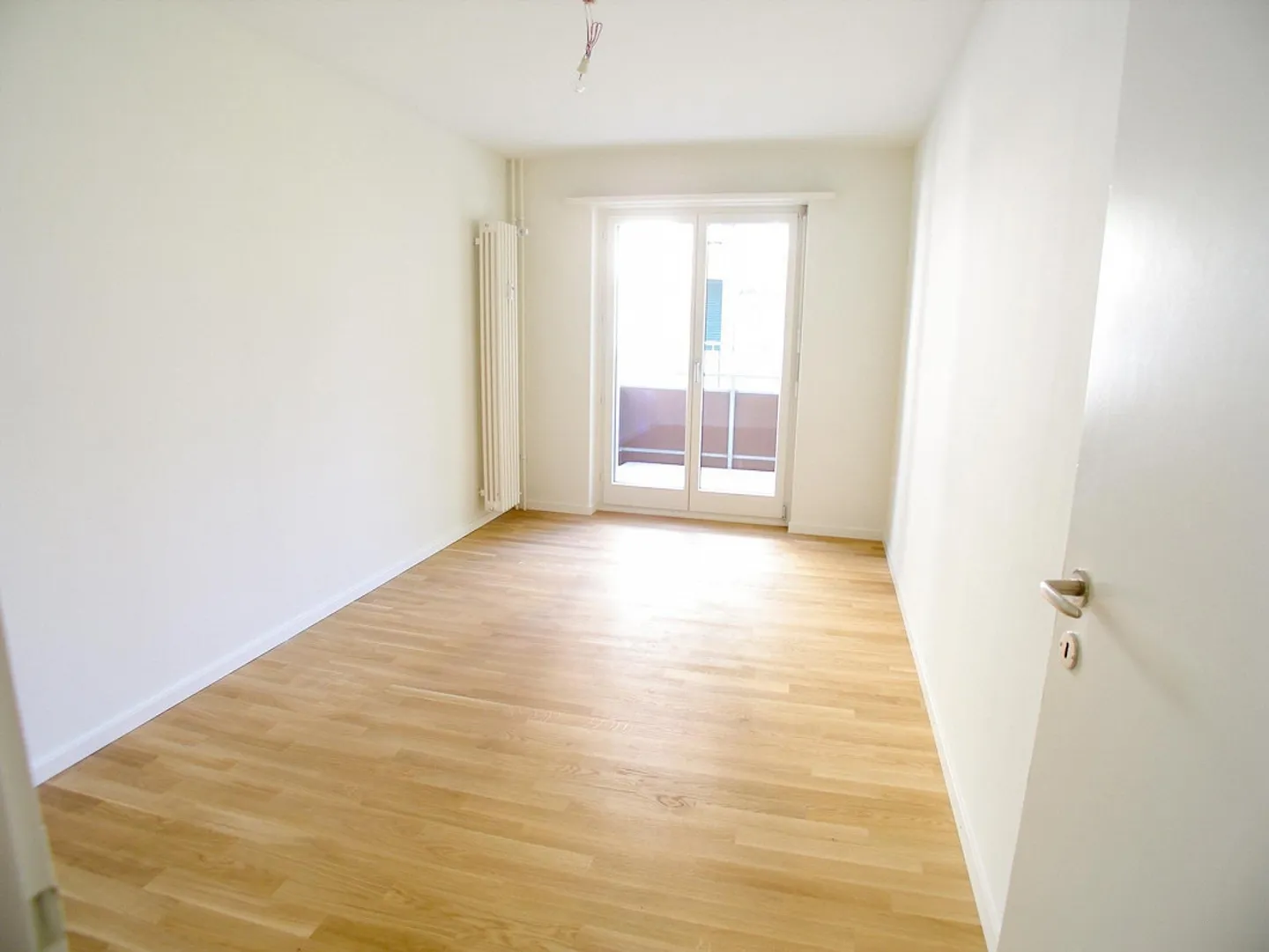 Luminoso appartamento di 3 stanze in un quartiere tranquillo - Foto 3 di 12