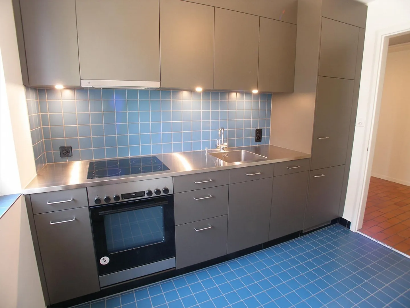 Luminoso appartamento di 3 stanze in un quartiere tranquillo - Foto 5 di 12