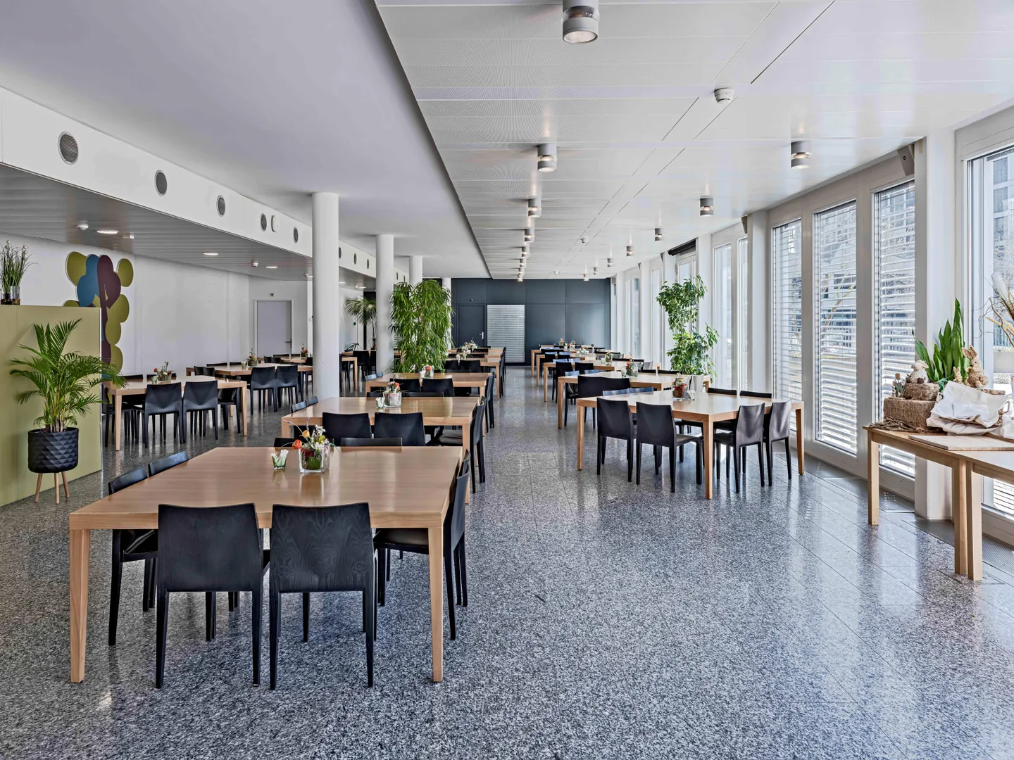 Office space for rent - Photo 1 of 6