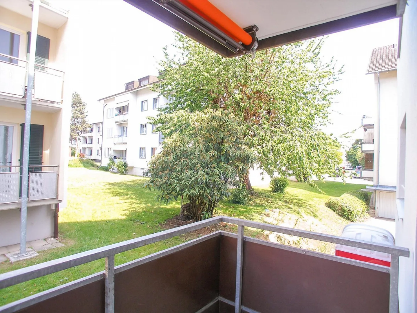 Luminoso appartamento di 3 stanze in un quartiere tranquillo - Foto 8 di 12