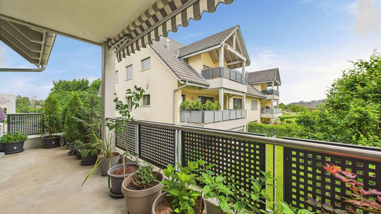 Ampio appartamento di 4,5 stanze con balcone e disposizione flessibile - Foto 10 di 12