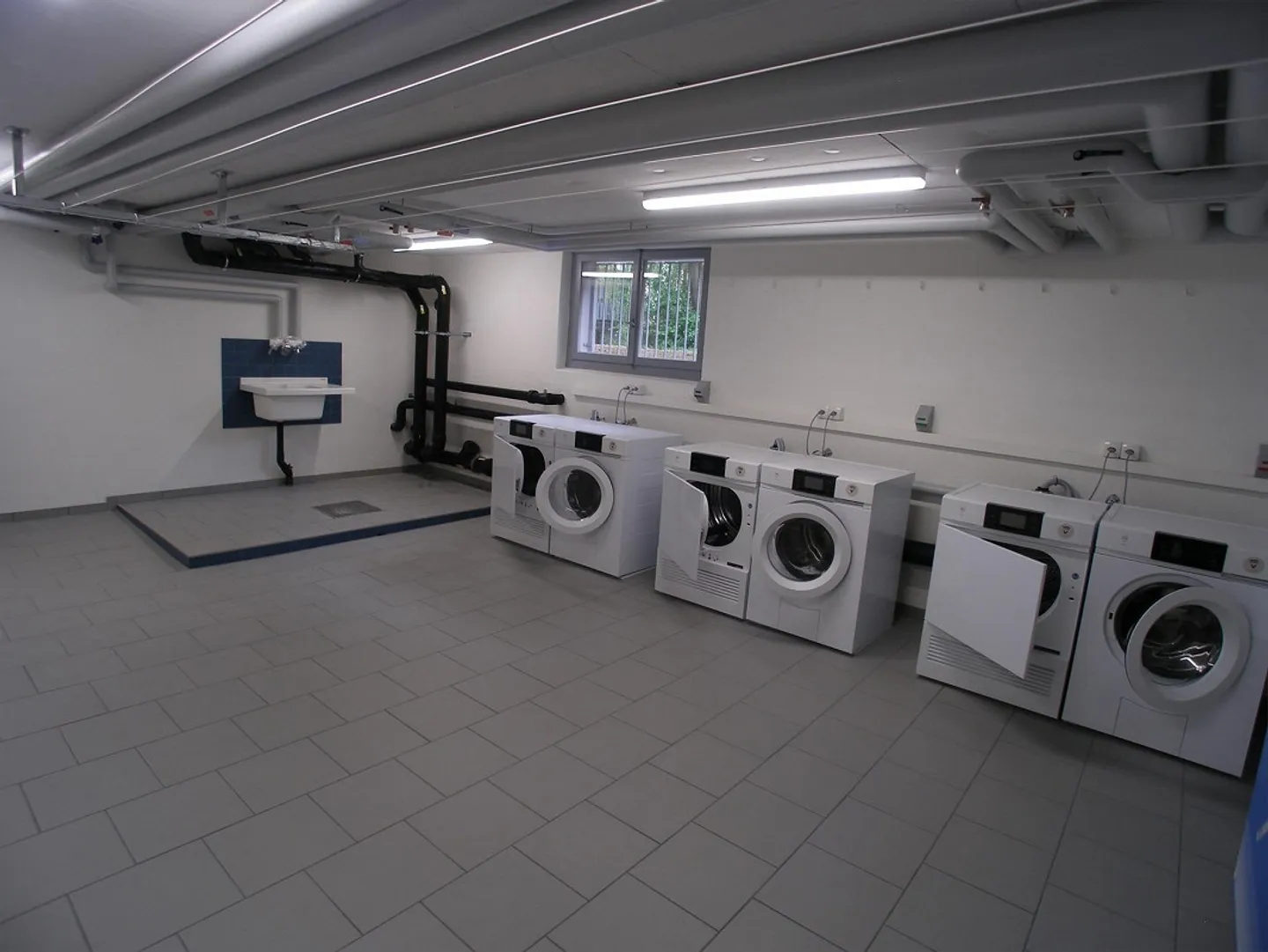 Luminoso appartamento di 3 stanze in un quartiere tranquillo - Foto 10 di 12