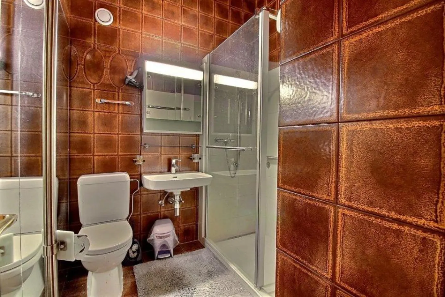 Appartement à louer pour la semaine sur la place du village - Photo 7 sur 13