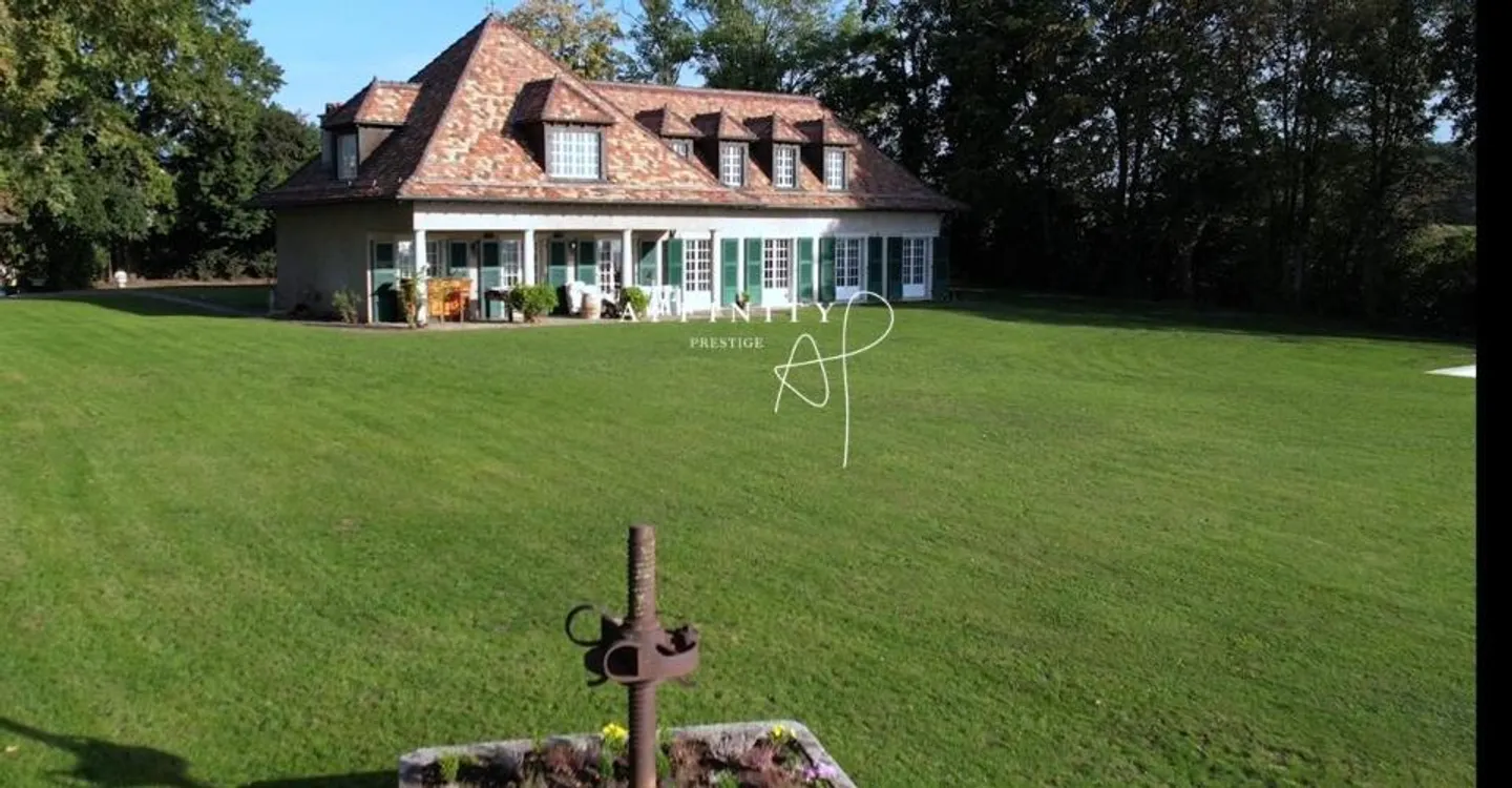 Villa Charmante avec Vue sur le Lac - Photo 1 sur 9