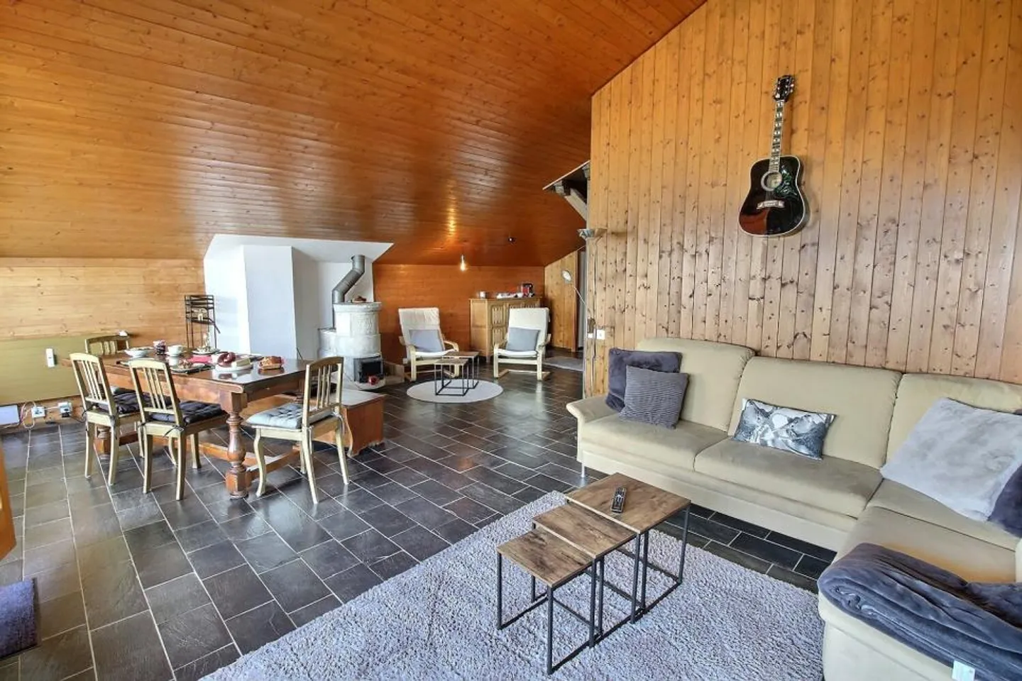 Appartement à louer pour la semaine sur la place du village - Photo 3 sur 13