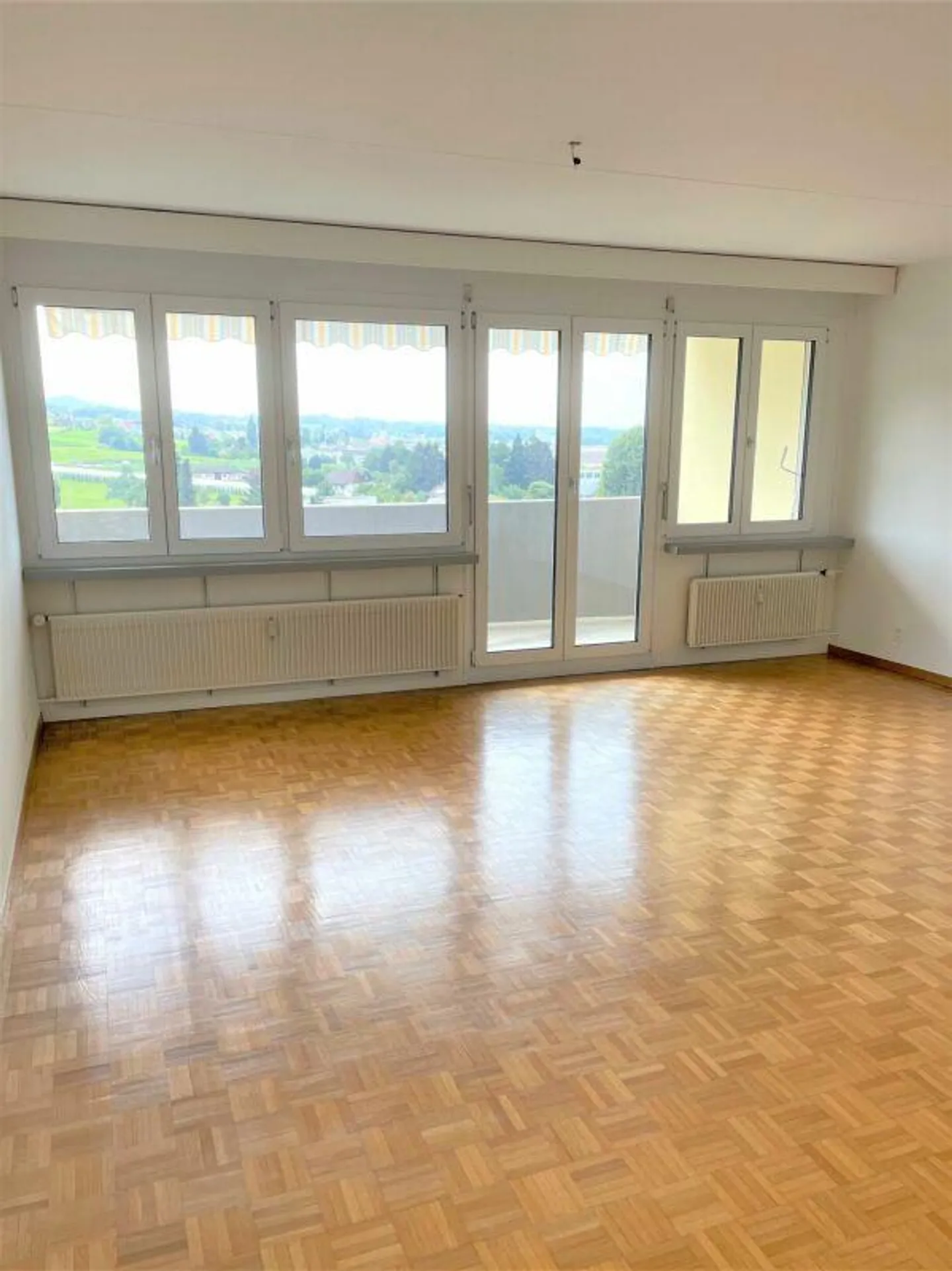 Vue d'ensemble avec votre nouvel appartement individuel - vue sur le lac depuis le balcon, neuf... - Photo 4 sur 7