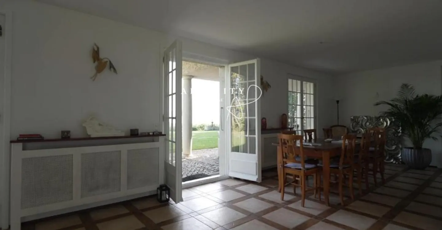 Villa Charmante avec Vue sur le Lac - Photo 9 sur 9