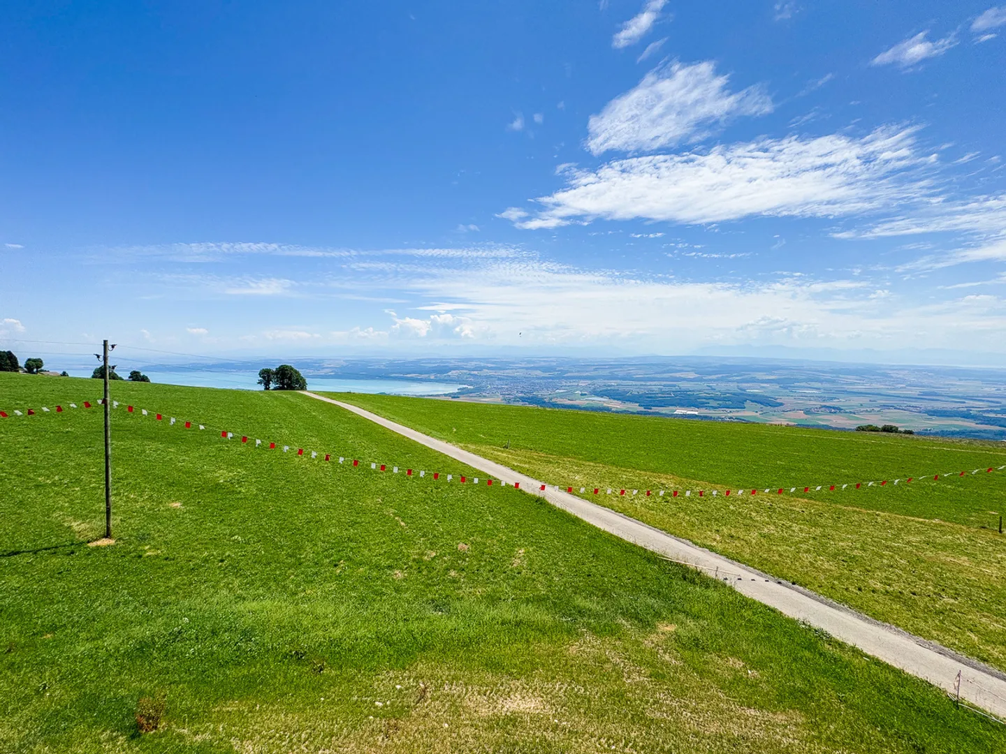 «Neue Wohnung von 2,5 Stück, ~51 m2
Spektakulärer Blick auf die Alpen und den See» - Foto 1 von 9