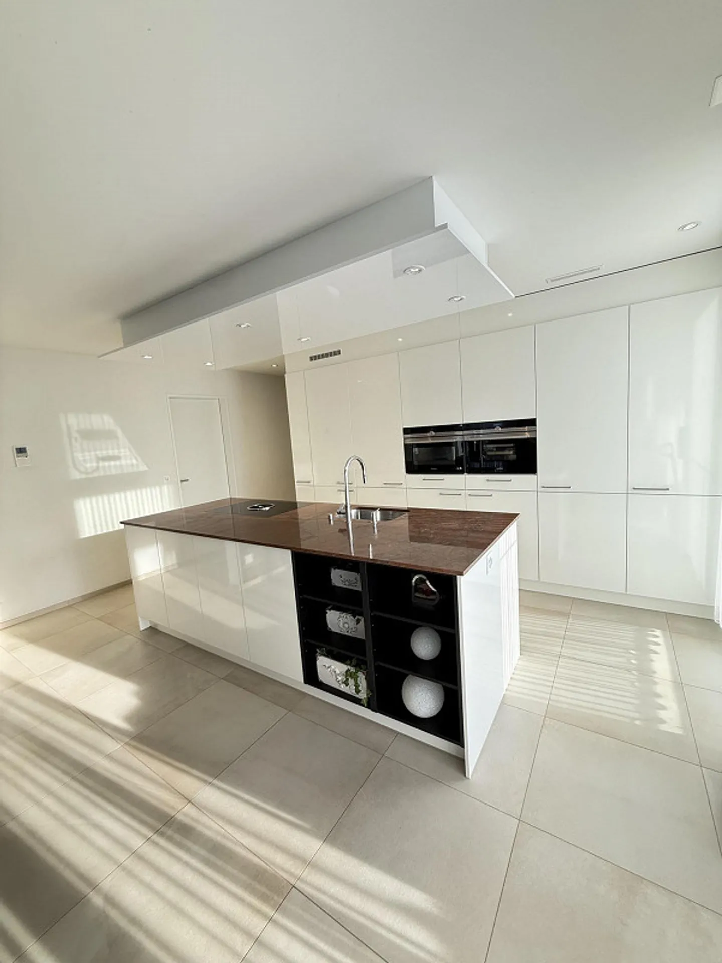 Appartement moderne 4.5 pièces MINERGIE (123 m²) avec 2 salles de bains, balcon de 15 m² - Photo 3 sur 10