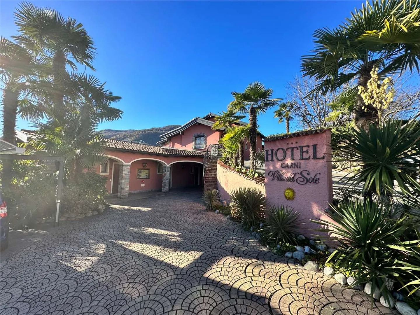 MALCANTONE - Villa trasformata in Hotel Garni - Foto 1 di 13