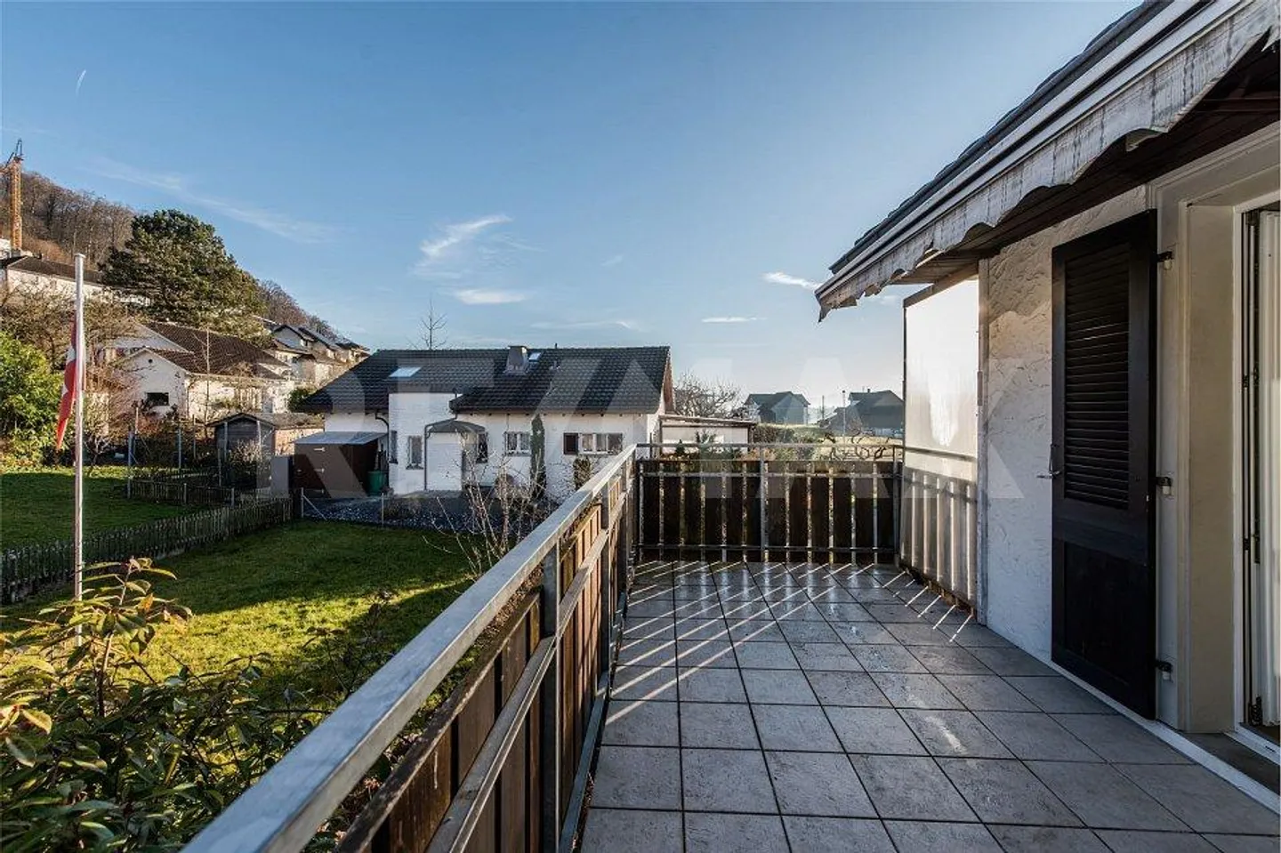 CASA TRIFAMILIARE SOLEGGIATA A DISTANZA A PIEDI DALLA STAZIONE S - Foto 8 di 12