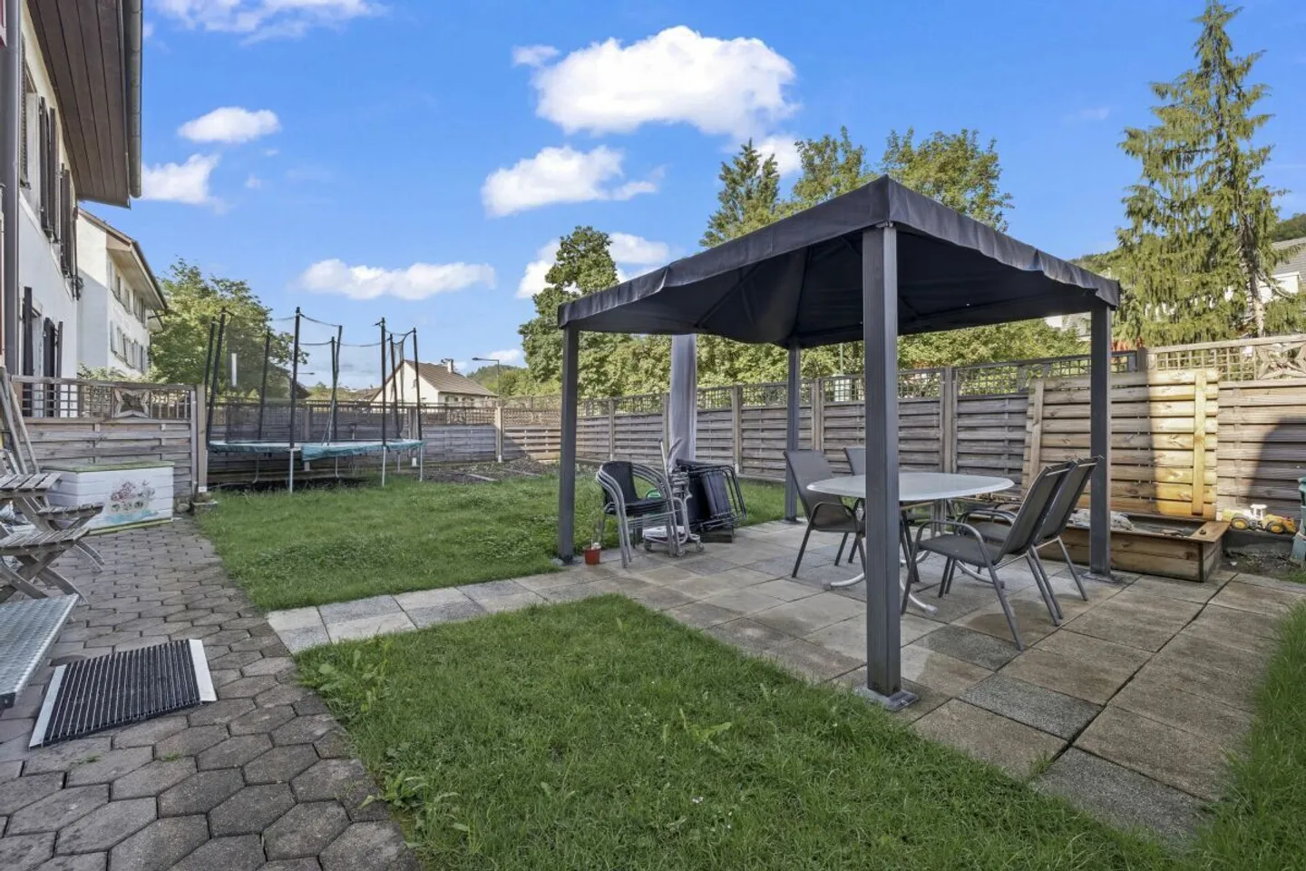Appartement de jardin 4,5 pièces avec grand patio - Vie confortable et active à Bubendorf - Photo 4 sur 11