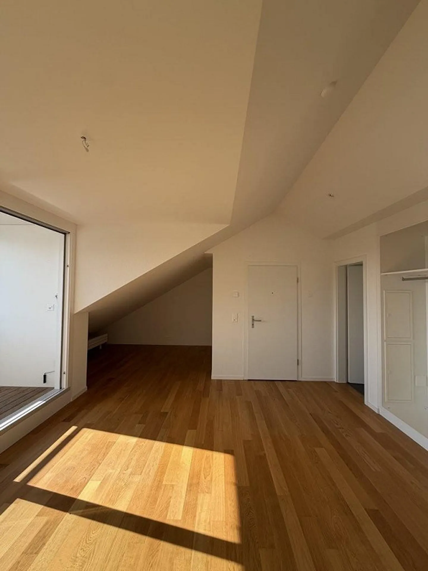 Sunny apartment with a view into the distance! - Photo 3 of 8