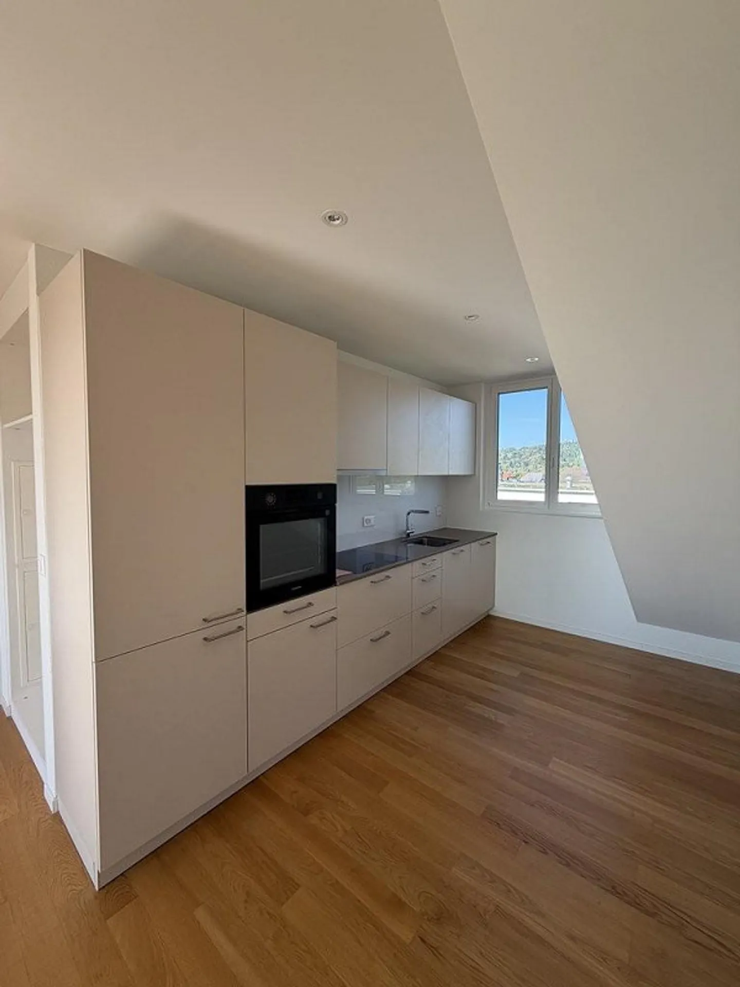 Sunny apartment with a view into the distance! - Photo 6 of 8