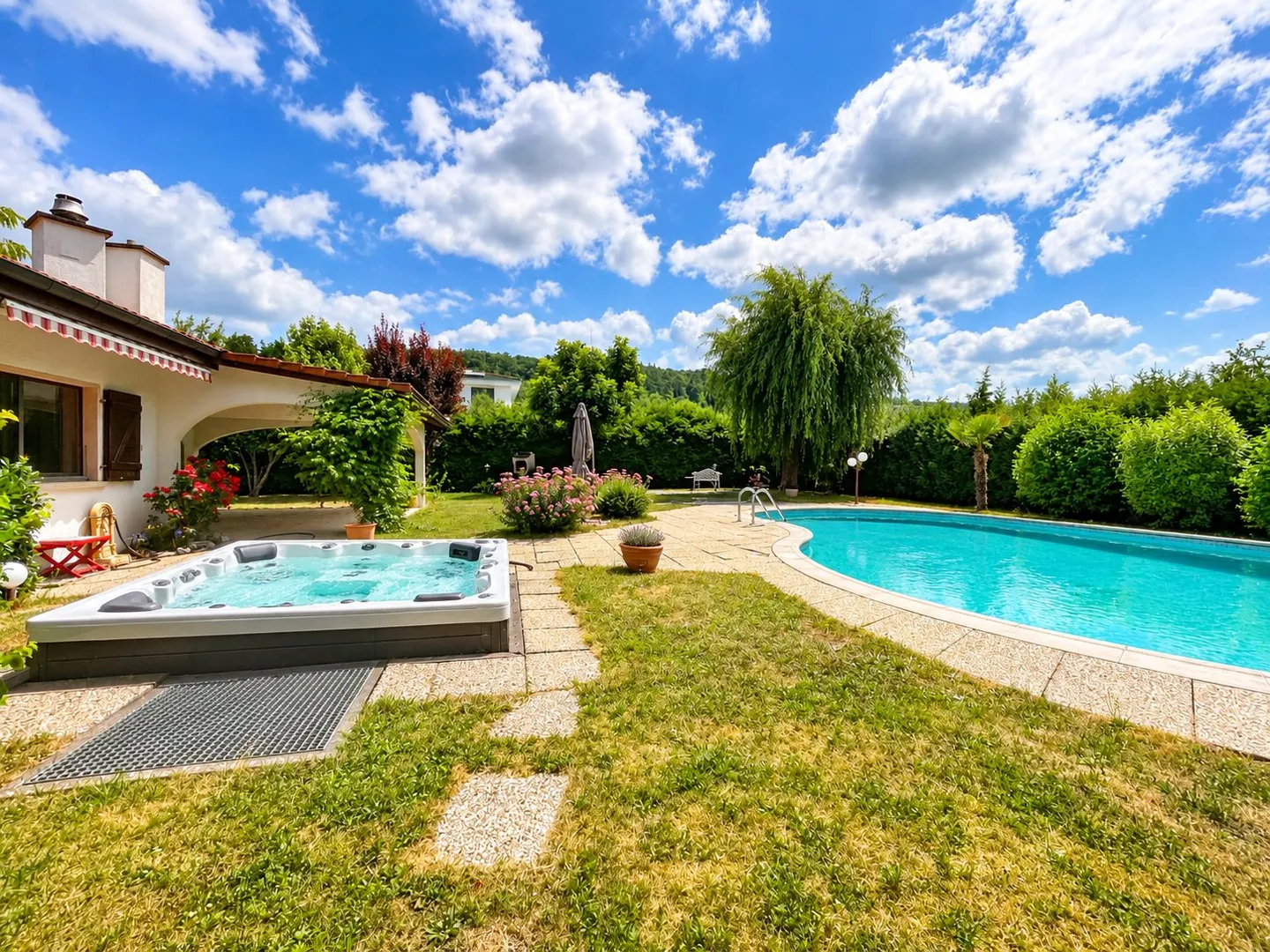 Villa indipendente con piscina su un magnifico lotto alberato - Foto 7 di 13