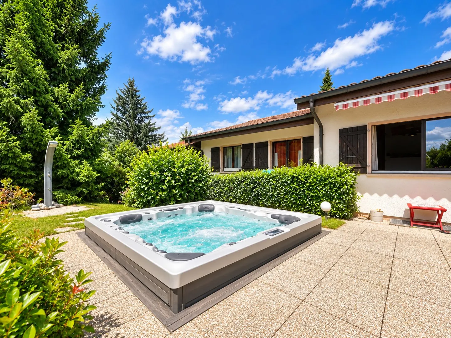 Villa indipendente con piscina su un magnifico lotto alberato - Foto 8 di 13
