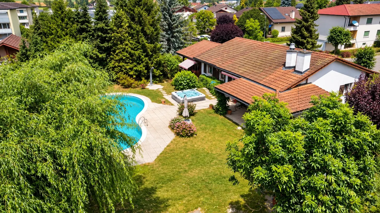 Villa indipendente con piscina su un magnifico lotto alberato - Foto 13 di 13