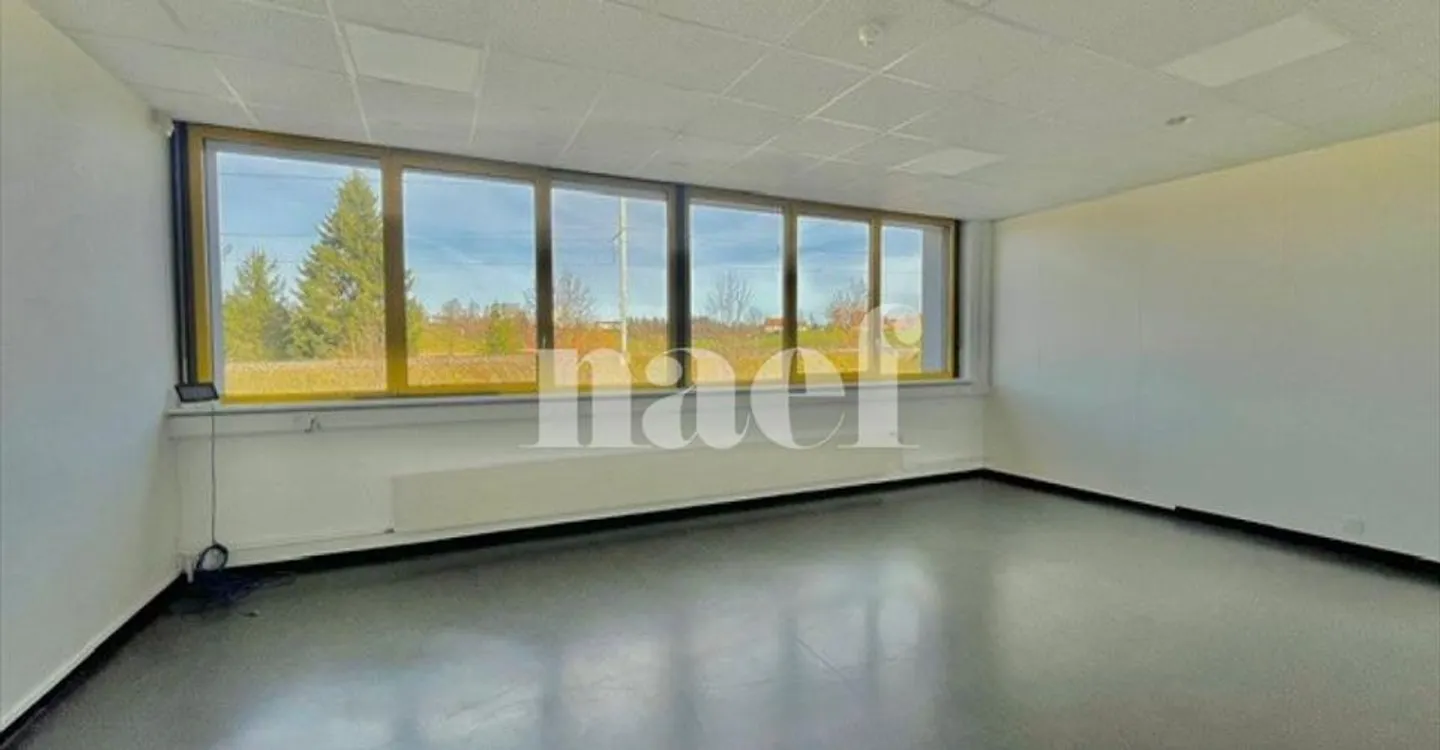 Office space for rent - Photo 7 of 10