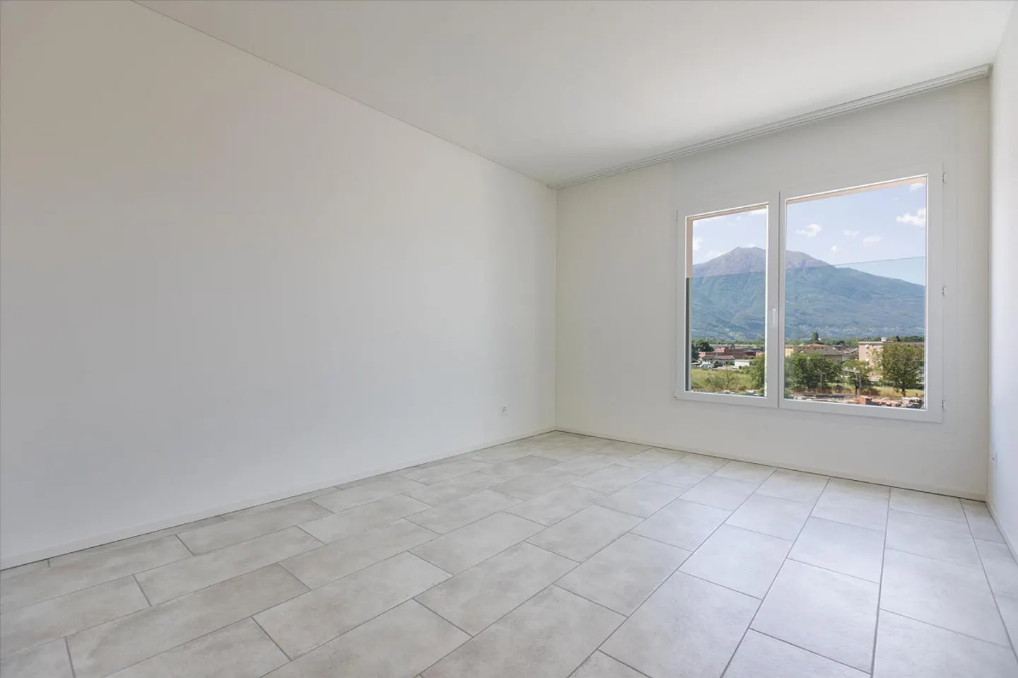 Modern Apartment in Gordola - Photo 6 of 10