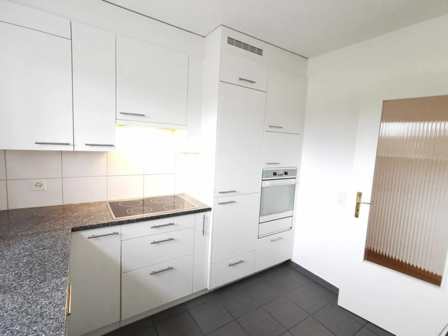 Bellissimo appartamento attico 5 ½ con grande terrazza sul tetto - Foto 3 di 13