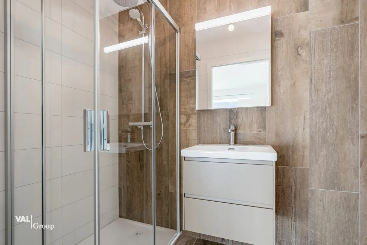 Un concetto abitativo moderno in questo luminoso appartamento di 4,5 stanze con balcone - Foto 7 di 12