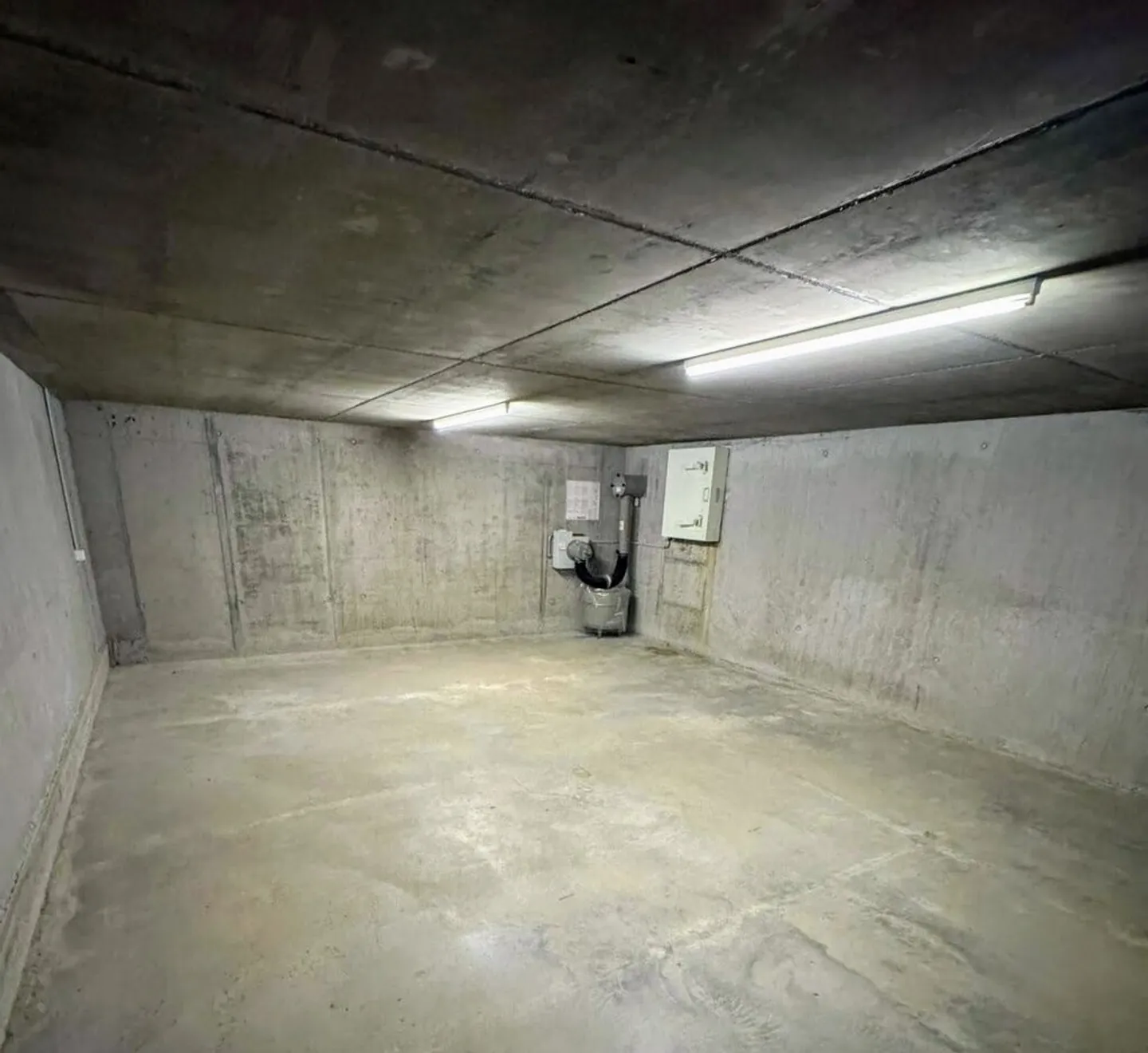 Are you looking for a large storage depot for archives? - Photo 5 of 7