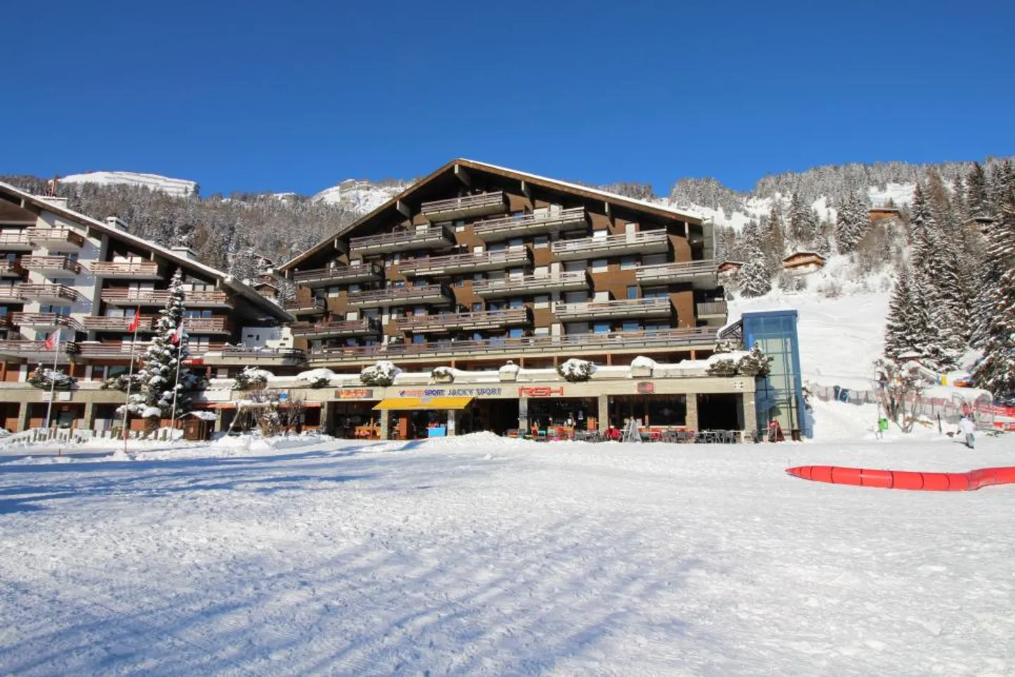 Studio for weekly rental in the pedestrian area of the village square - Photo 8 of 10