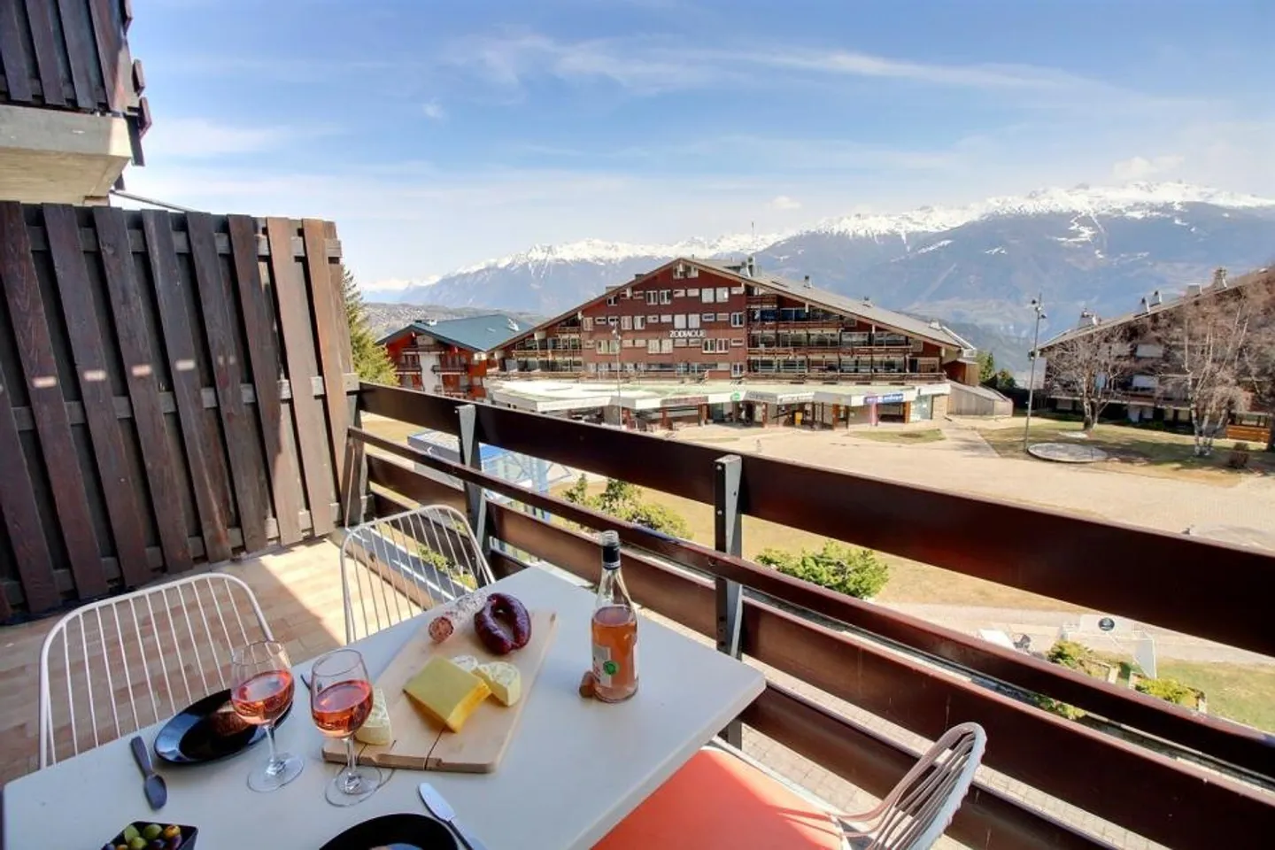 Studio for weekly rental in the pedestrian area of the village square - Photo 5 of 10