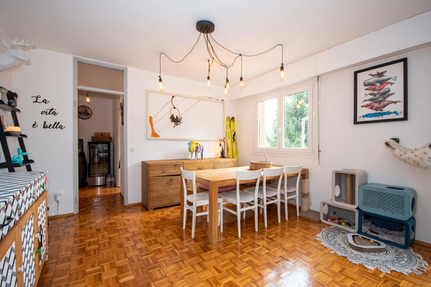 Cozy and spacious apartment in elevated location - Photo 2 of 10