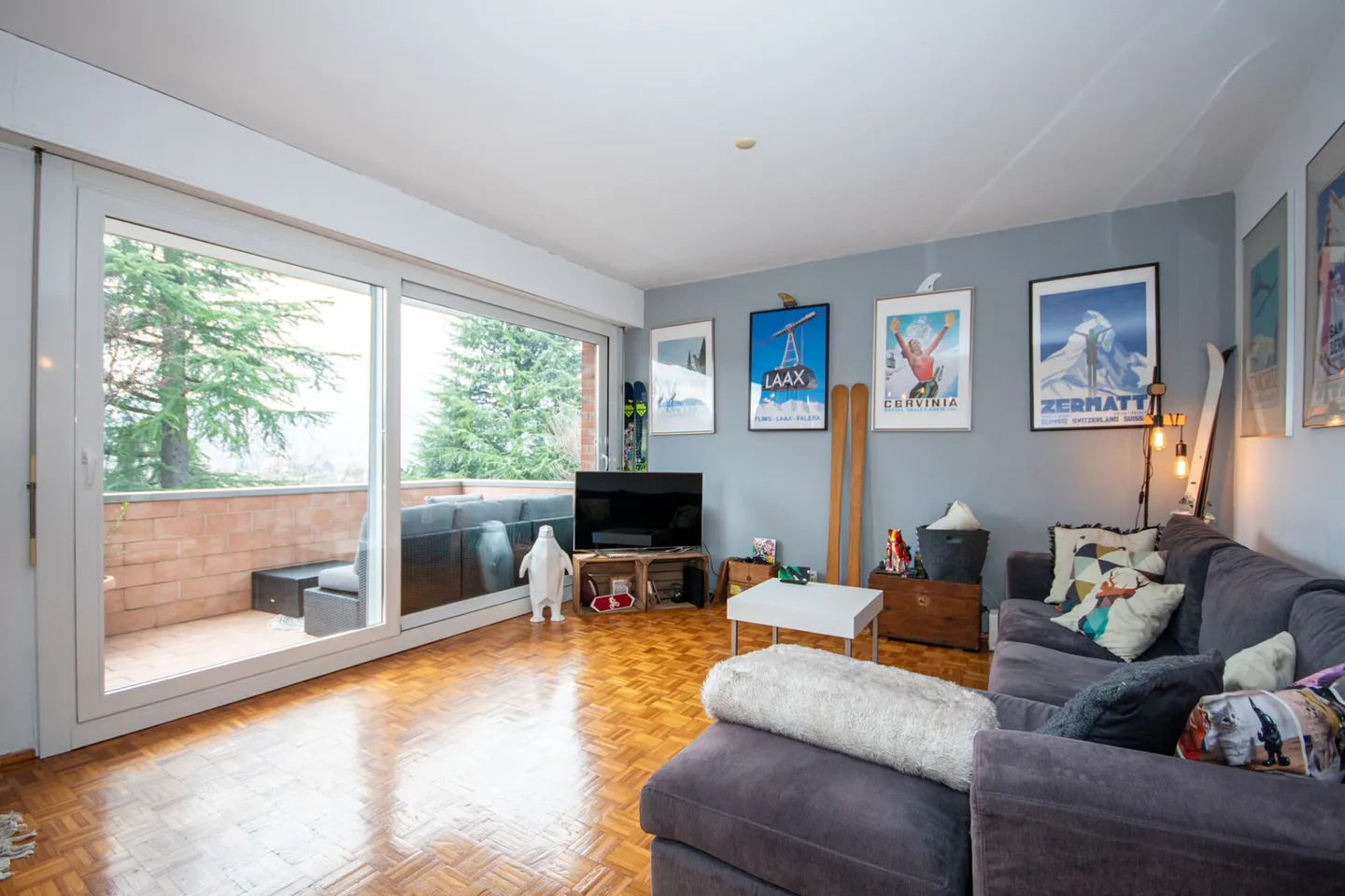 Cozy and spacious apartment in elevated location - Photo 3 of 10