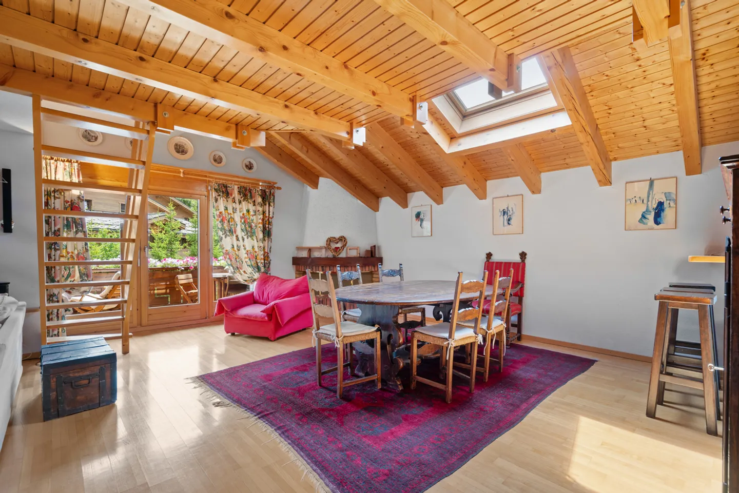 Spacious 4-bedroom apartment in the center of Crans and golf - Photo 1 of 10