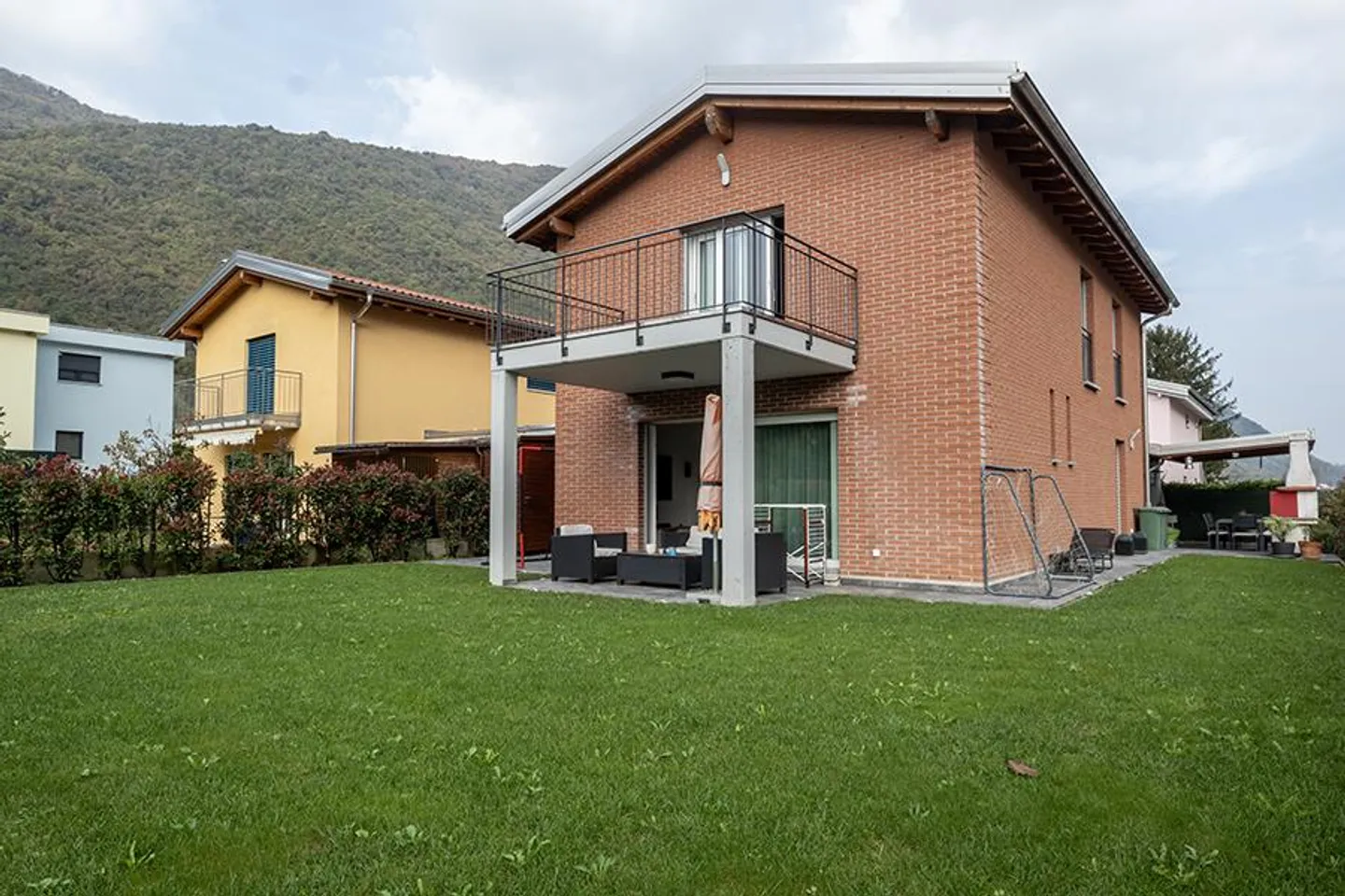 CASA UNIFAMILIARE CON GIARDINO A RIVA SAN VITALE - Foto 1 di 21