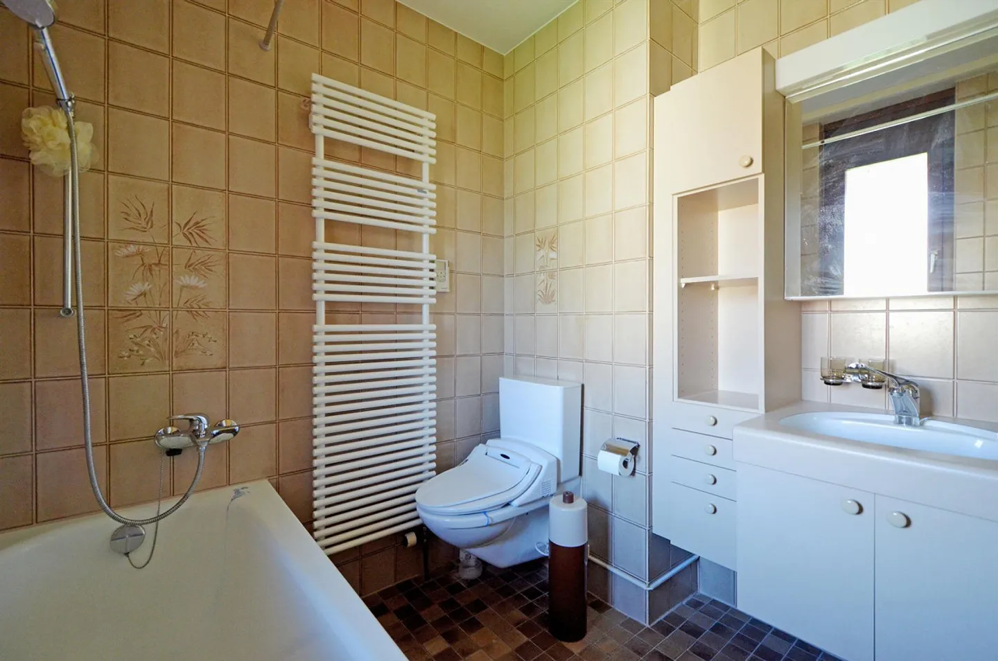 Spaziosa casa familiare bifamiliare a Reinach – Vivere con tanto spazio e luce - Foto 9 di 13