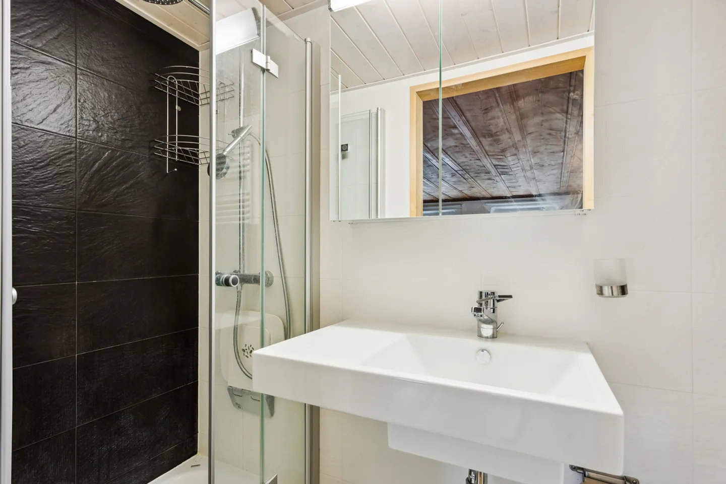 Fattoria ristrutturata del diciannovesimo secolo e fienile che può essere convertito in 3 appartamenti - Foto 8 di 15