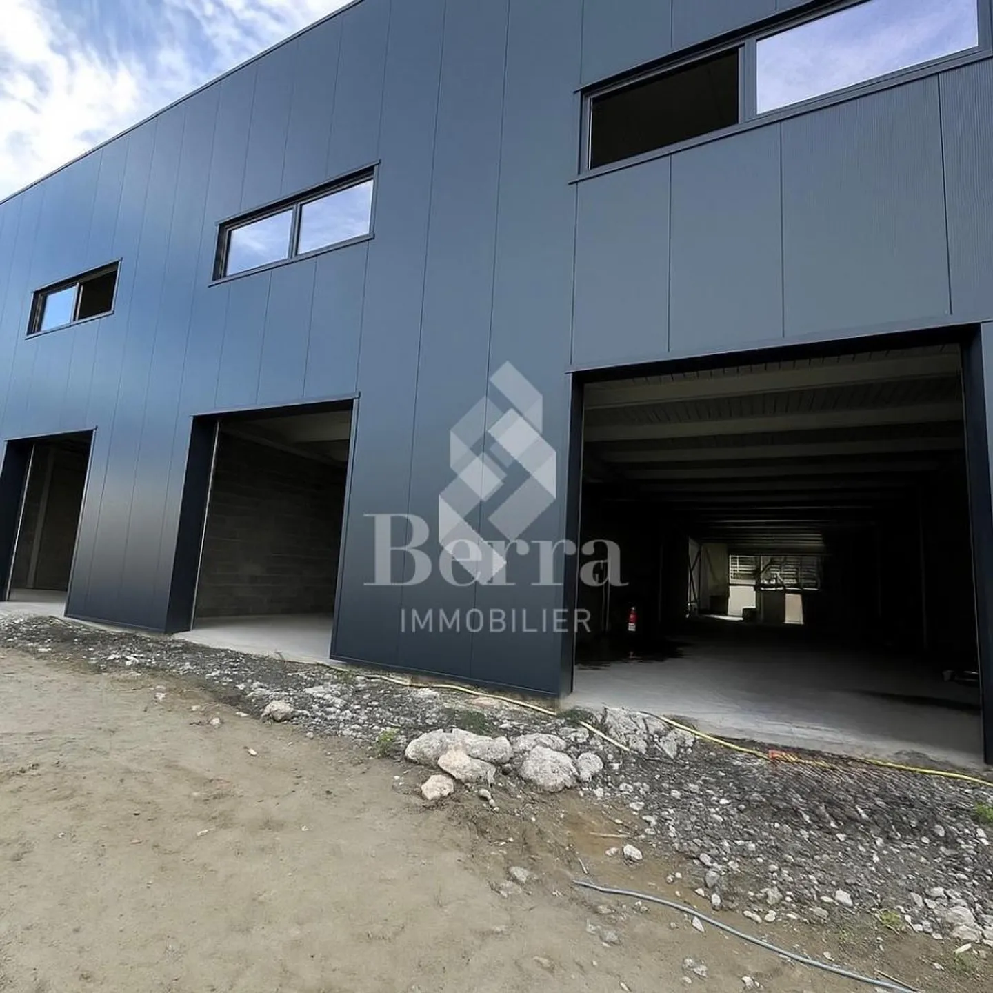 7 halls for rent in Fully! NEW HALLS - Photo 2 of 5