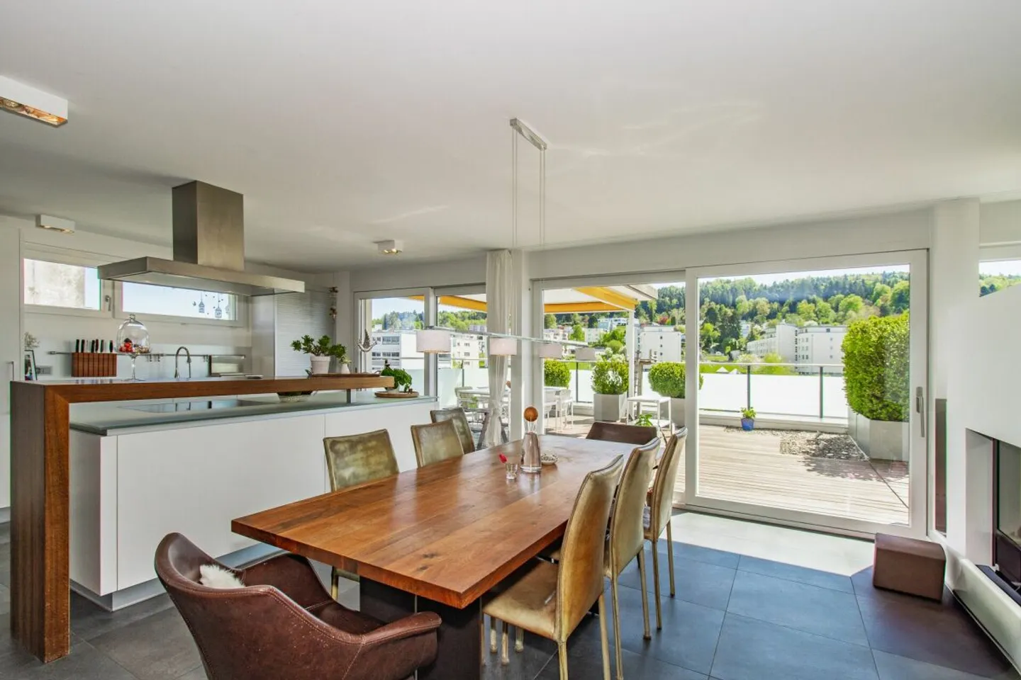 Modern 6.5-Room Terrace House with Far-Reaching Views and Generous Outdoor Area - Photo 10 of 16