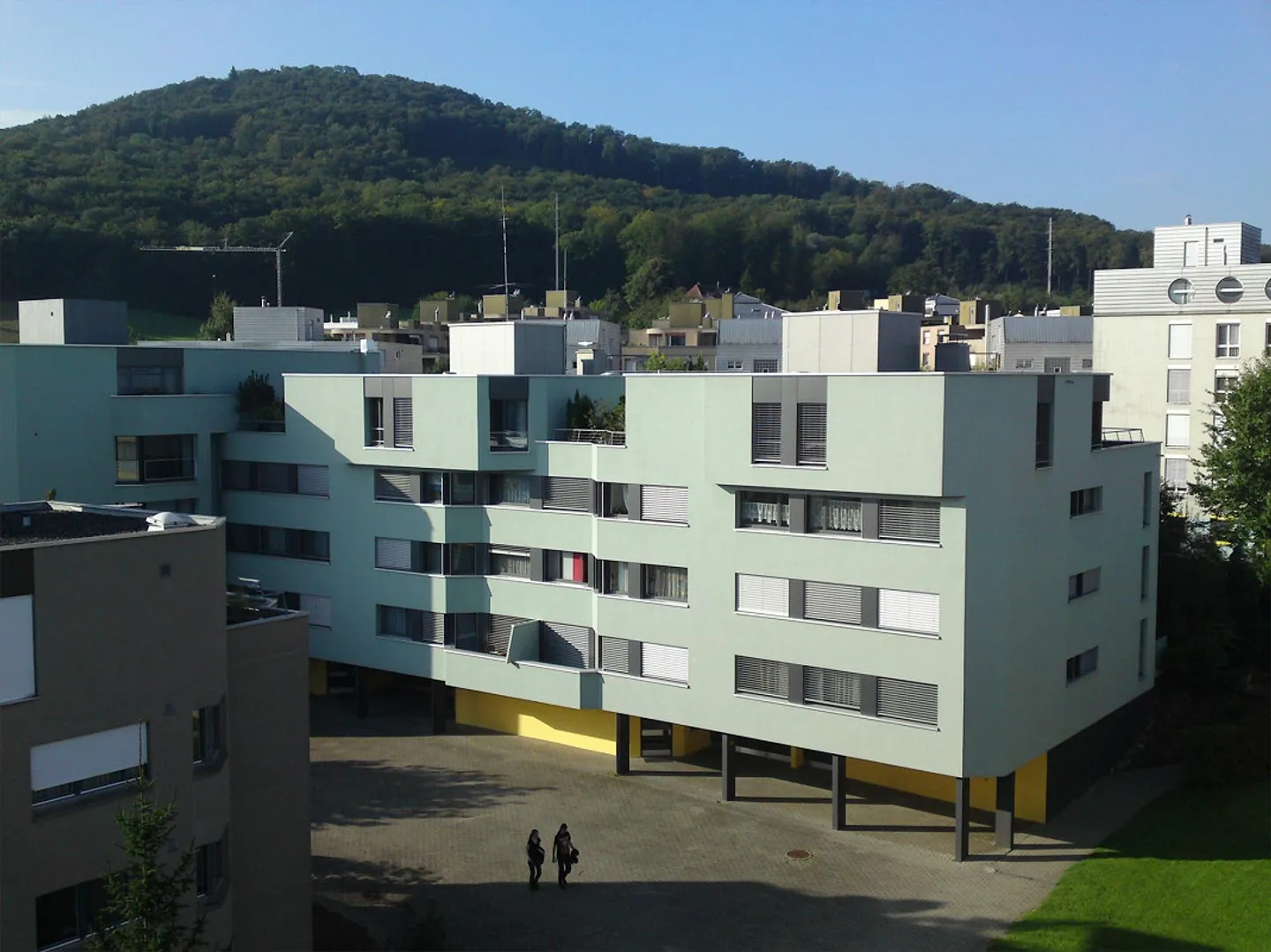 Large 4.5 Room Apartment - Photo 2 of 10