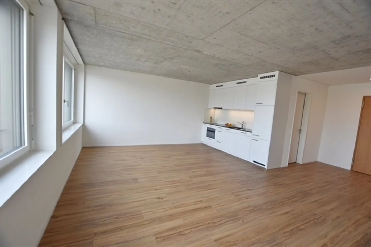 Appartamento moderno di 2,5 stanze con grande terrazza comune sul tetto - Foto 2 di 8